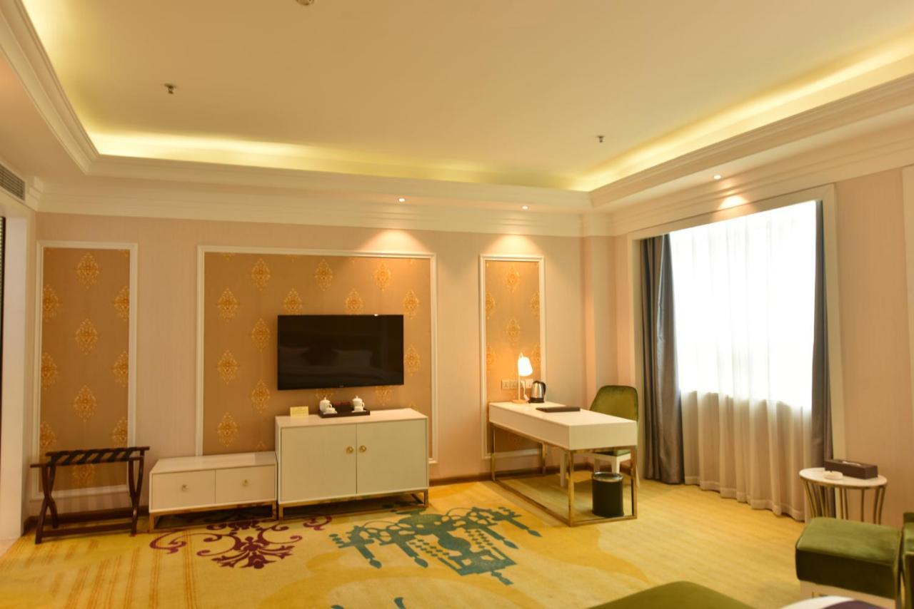 Hong Van Grand Hotel Mong Cai Buitenkant foto