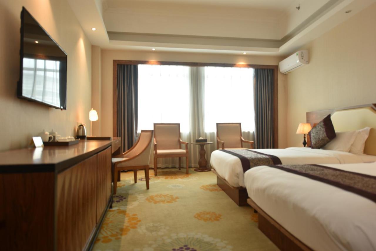 Hong Van Grand Hotel Mong Cai Buitenkant foto