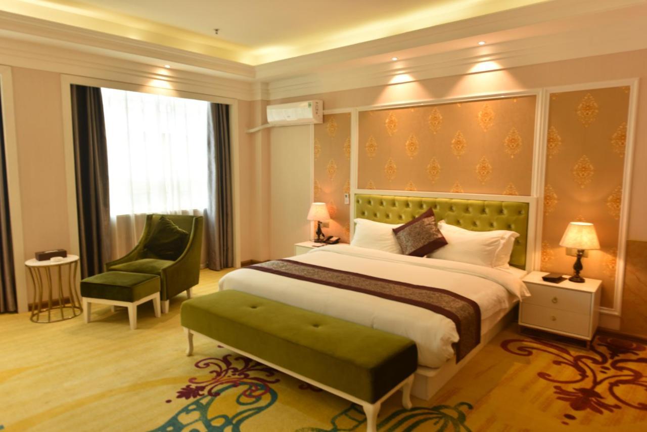 Hong Van Grand Hotel Mong Cai Buitenkant foto
