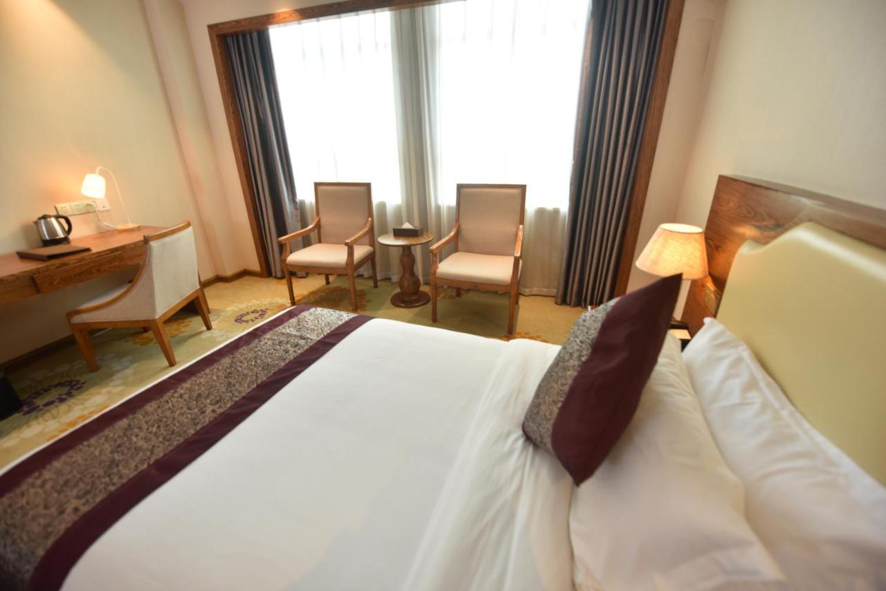 Hong Van Grand Hotel Mong Cai Buitenkant foto