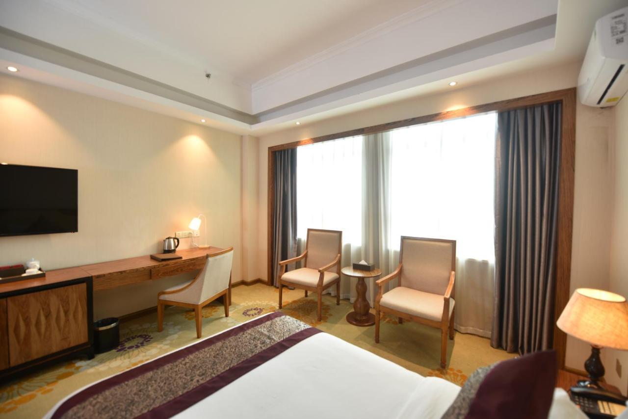 Hong Van Grand Hotel Mong Cai Buitenkant foto