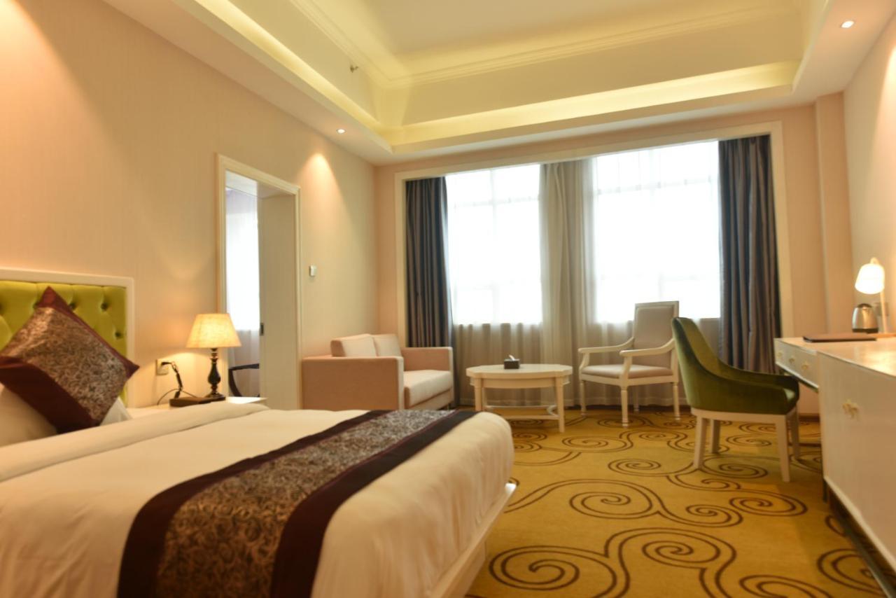 Hong Van Grand Hotel Mong Cai Buitenkant foto