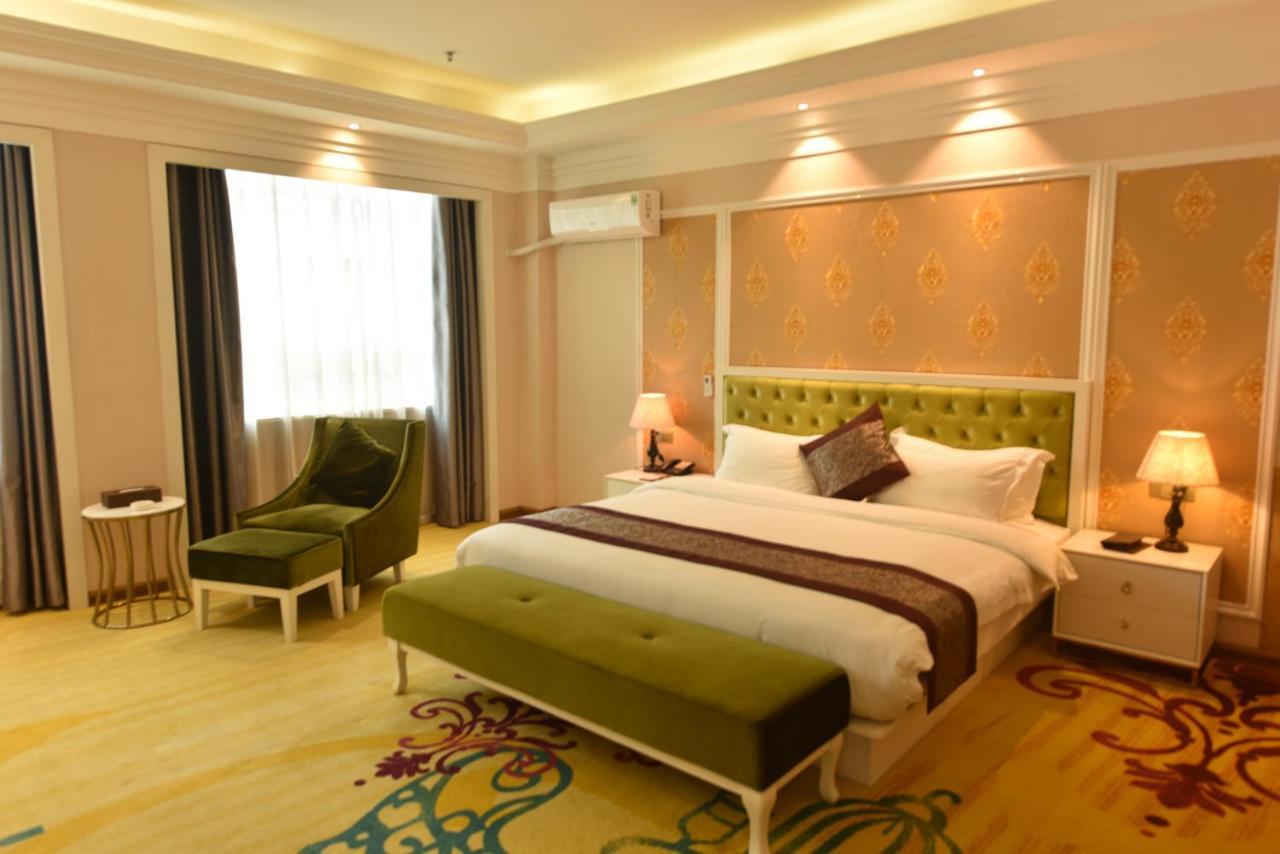 Hong Van Grand Hotel Mong Cai Buitenkant foto