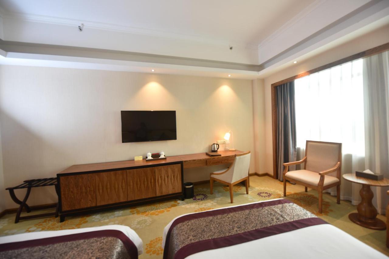 Hong Van Grand Hotel Mong Cai Buitenkant foto