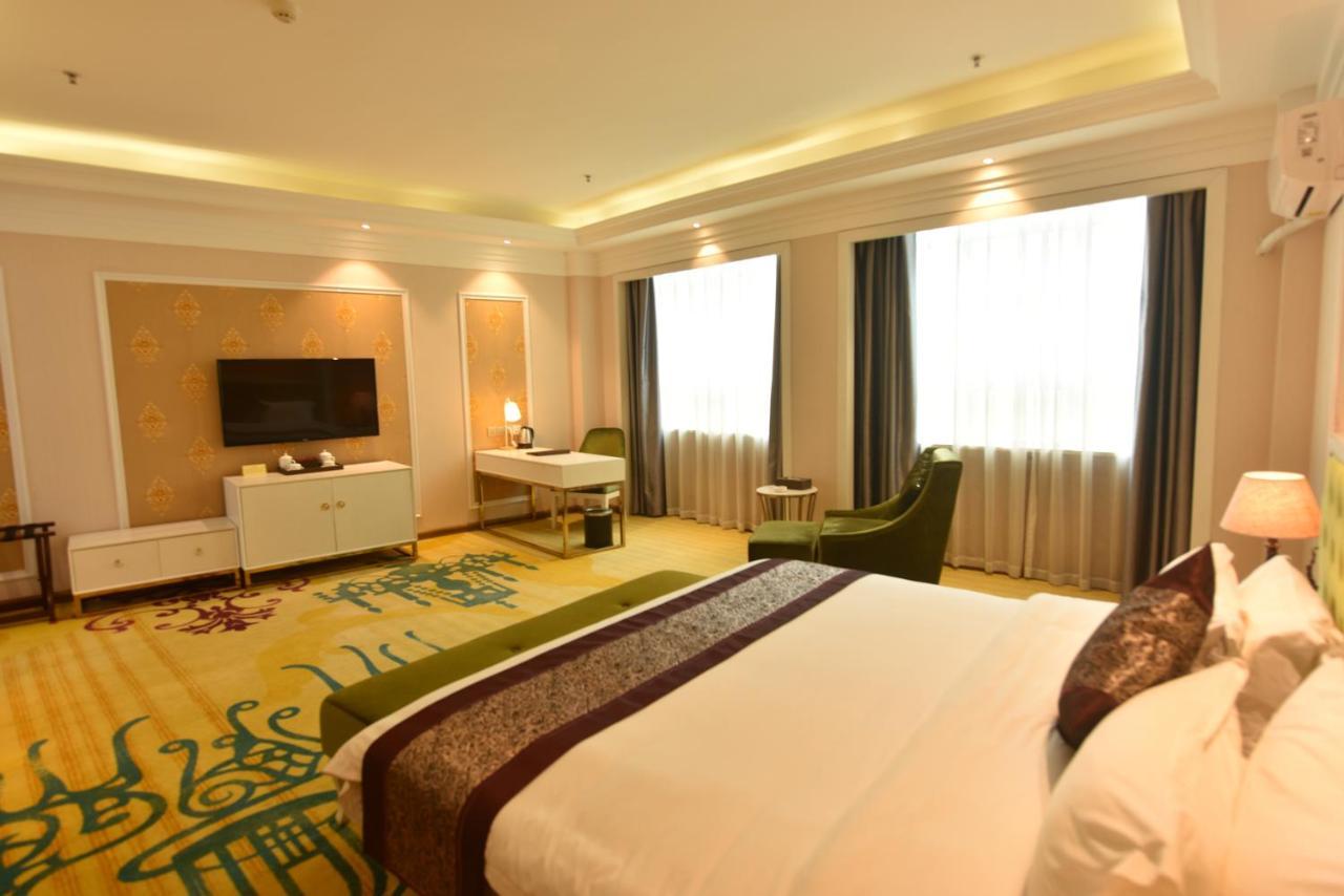 Hong Van Grand Hotel Mong Cai Buitenkant foto