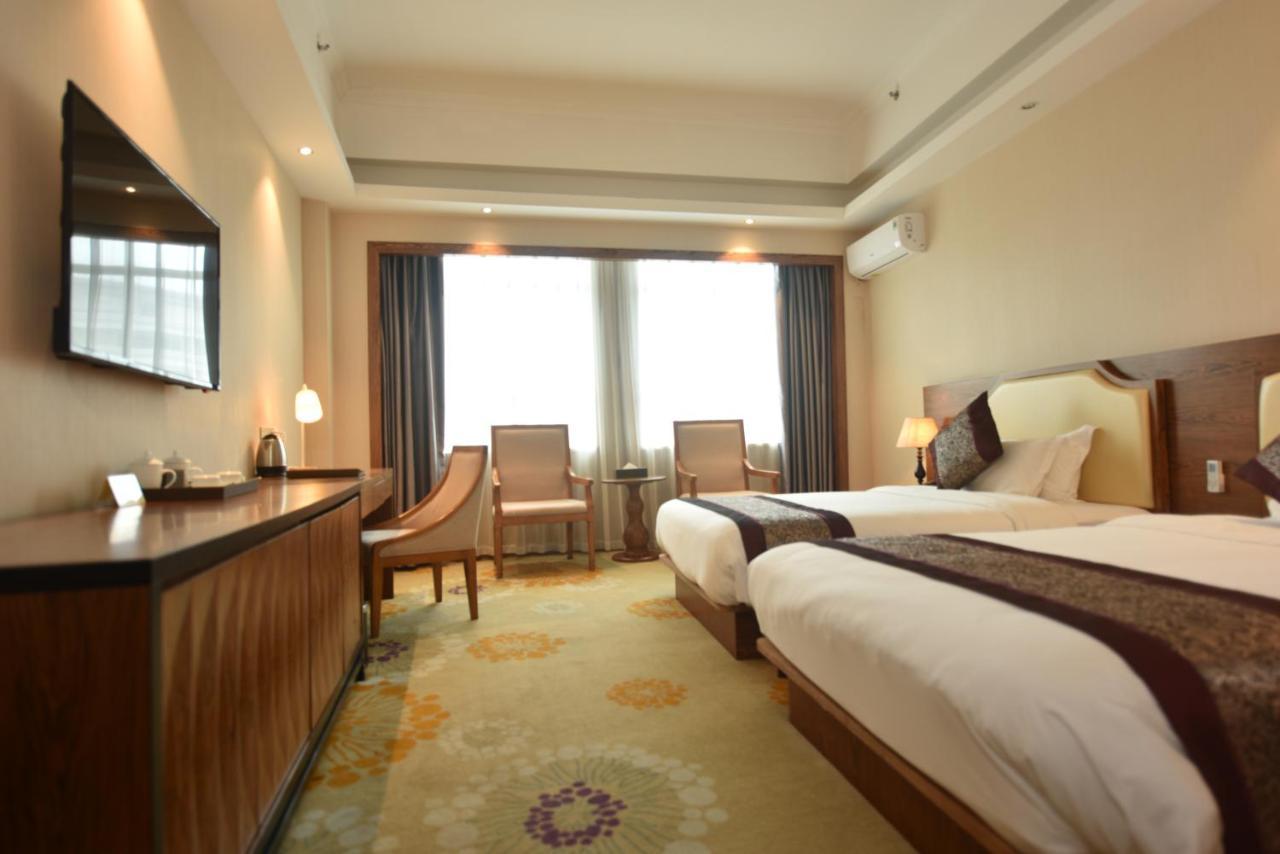 Hong Van Grand Hotel Mong Cai Buitenkant foto